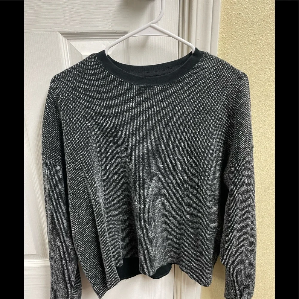 Nike crop top - size medium